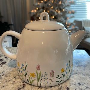 Rae Dunn “Moms” tea pot. Retired/ rare hard to find.